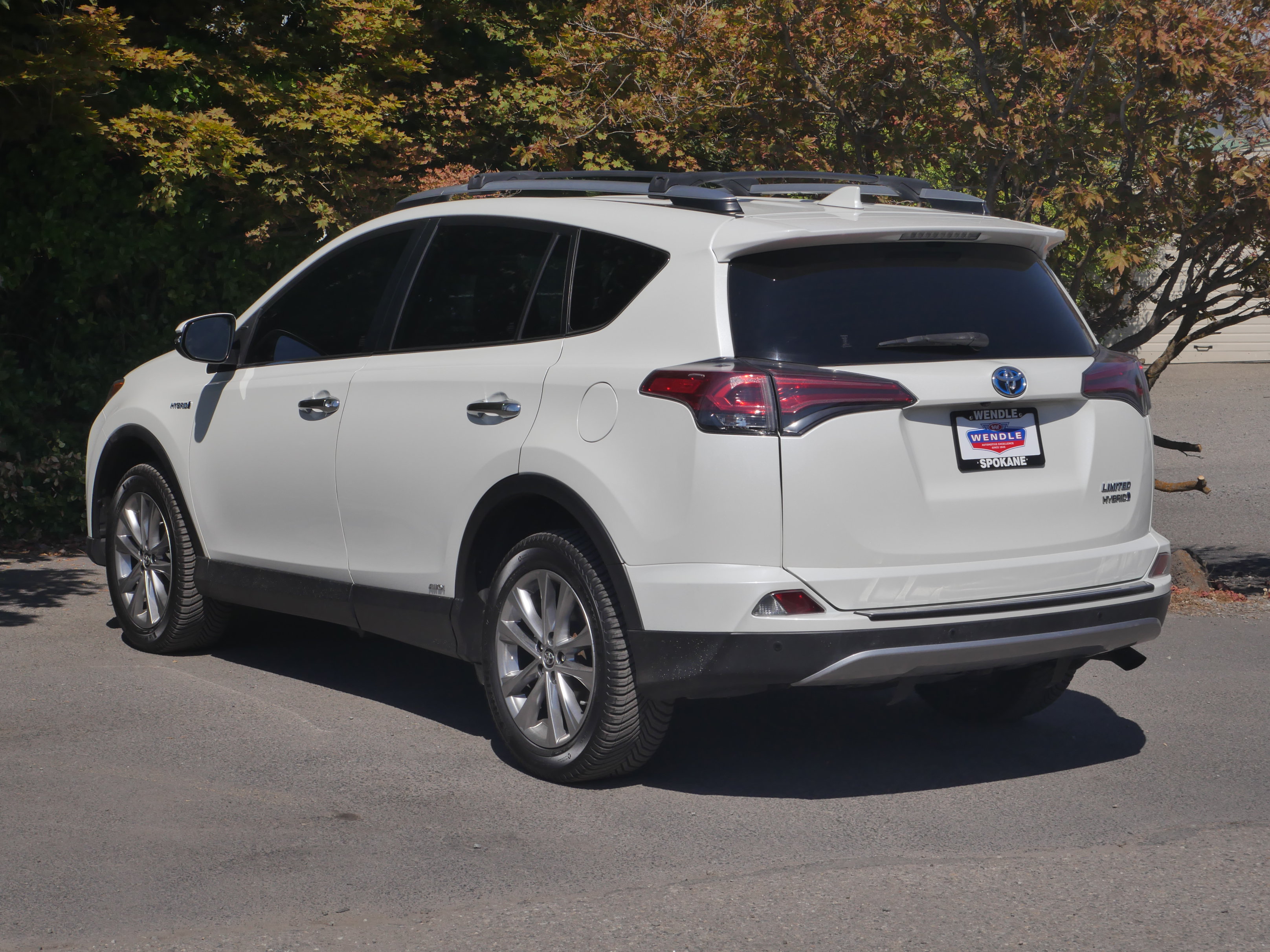 Used 2017 Toyota RAV4 Limited w/ Advanced Technology Package AWD/4WD image 21