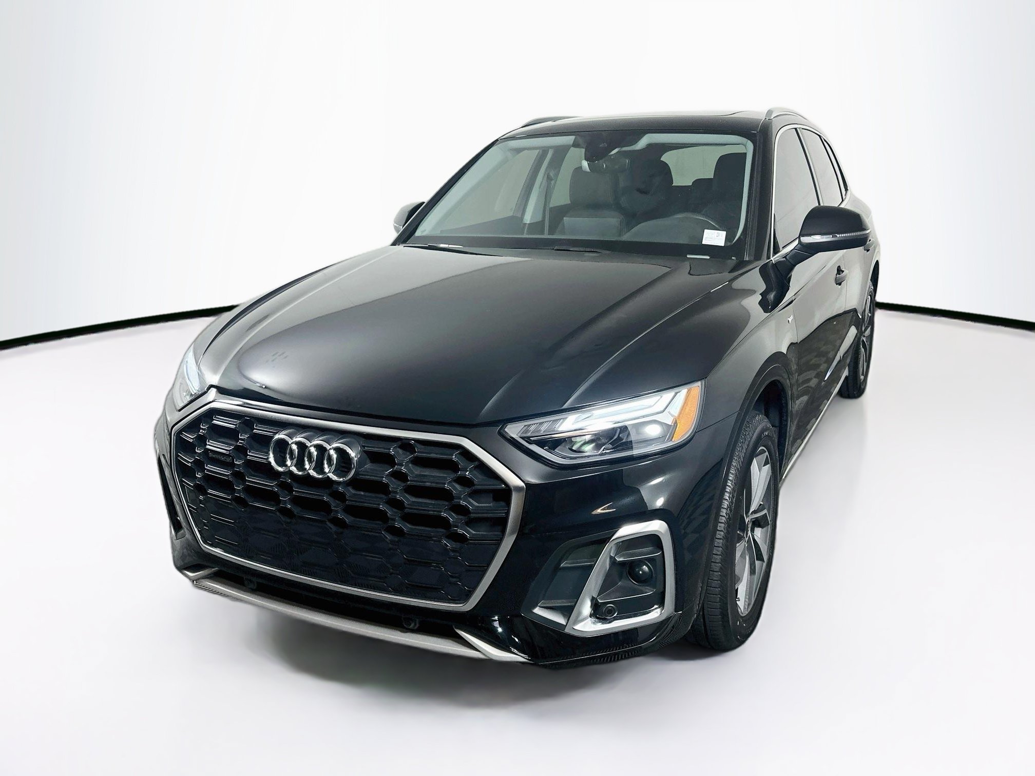 Used 2023 Audi Q5 2.0T Premium w/ Convenience Package AWD/4WD image 3