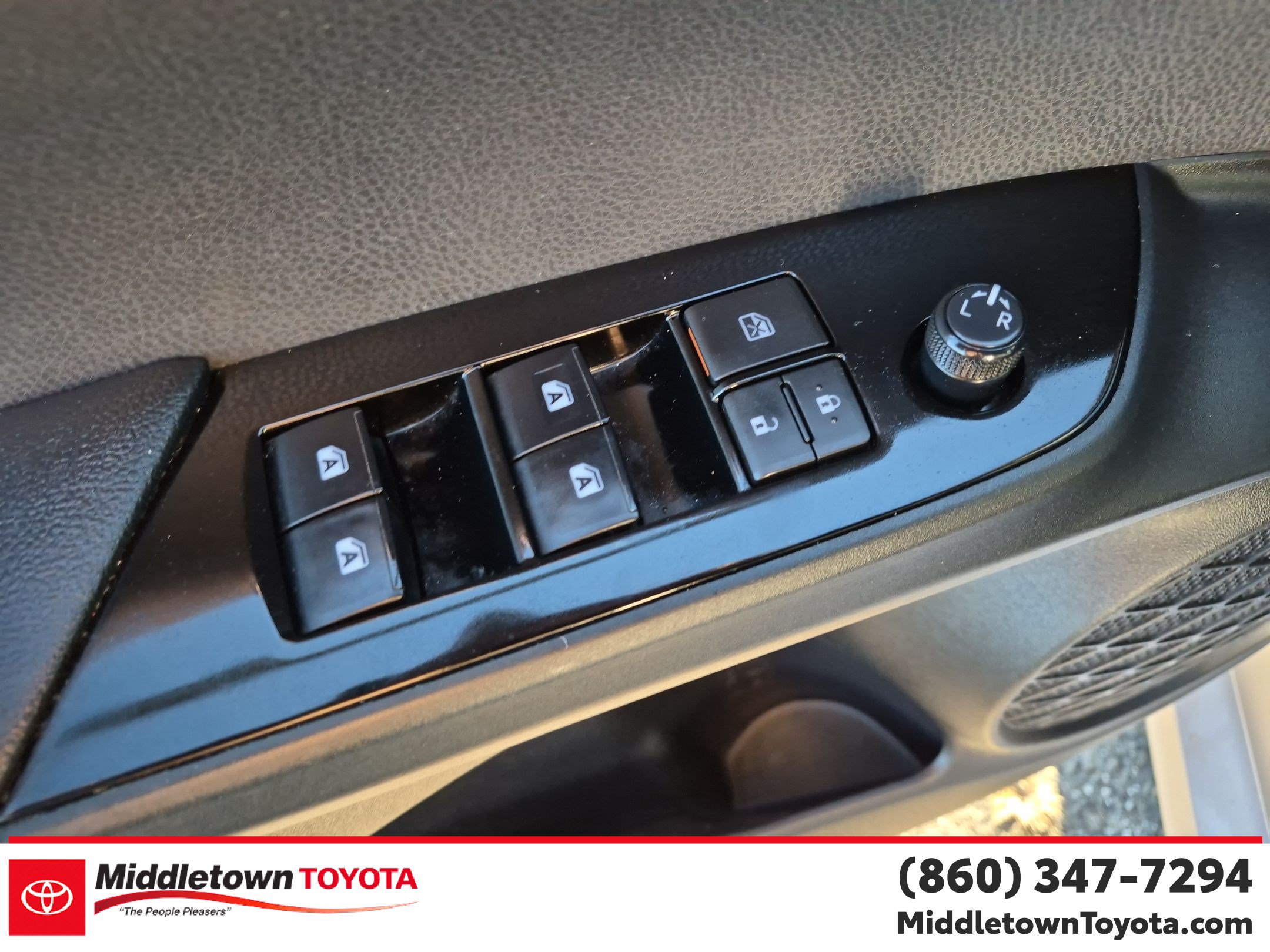 Used 2018 Toyota Prius Prime Advanced FWD image 12