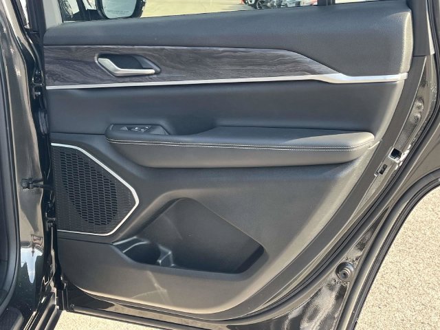 Used 2022 Jeep Grand Cherokee L Limited AWD/4WD image 25