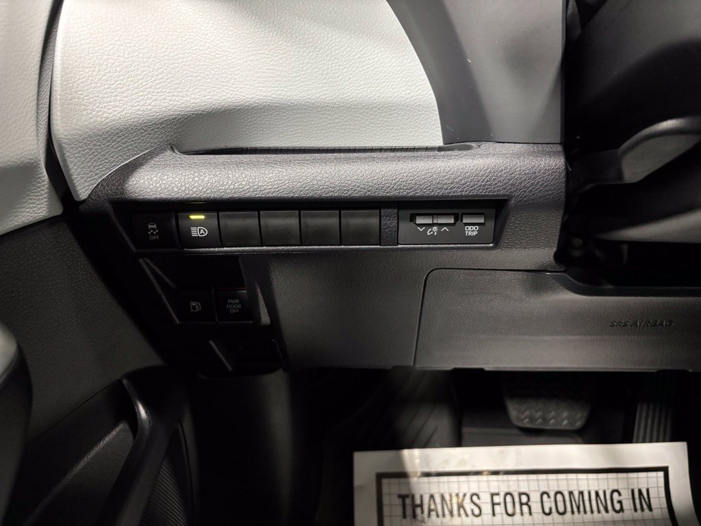 Used 2025 Toyota Sienna XLE AWD/4WD image 17