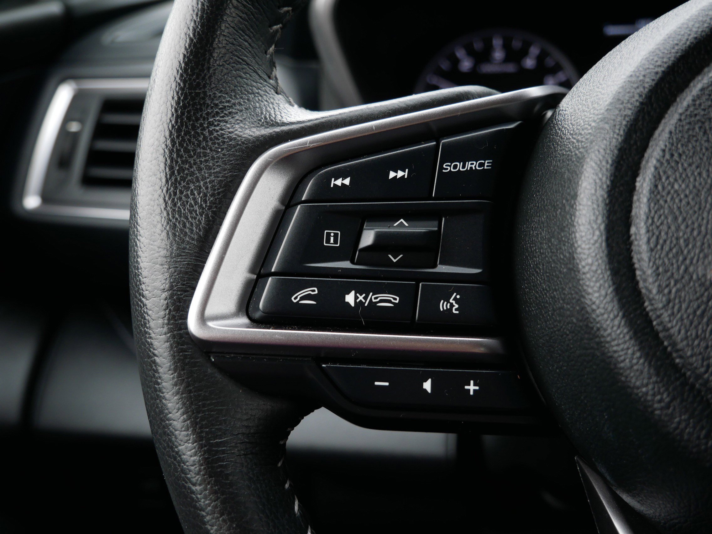 Used 2023 Subaru Ascent Limited image 29