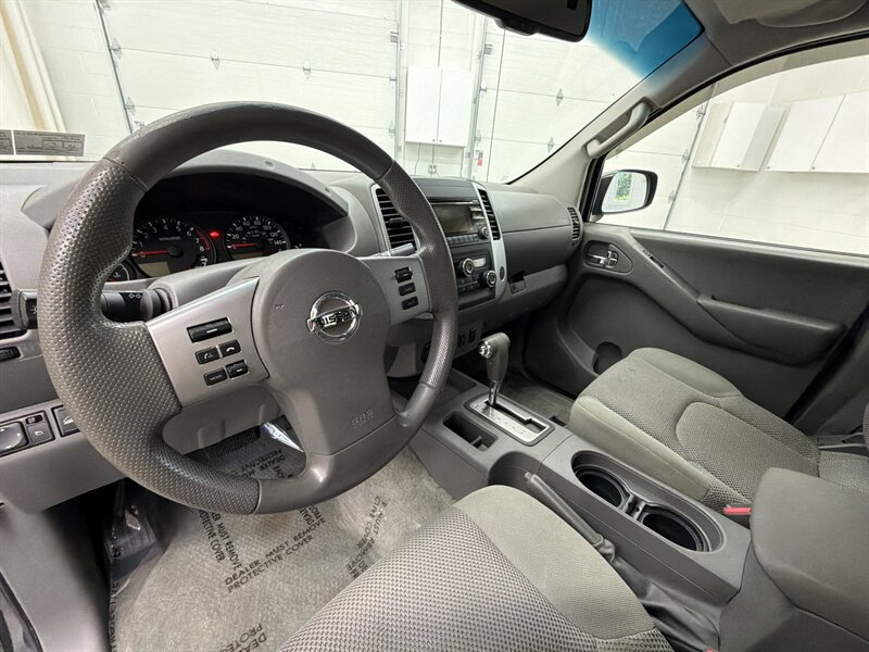 Used 2013 Nissan Frontier SV w/ SV Value Truck Pkg AWD/4WD image 11