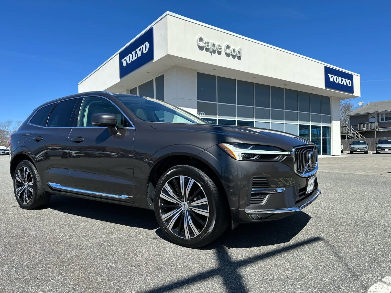Used 2023 Volvo XC60 B5 Plus w/ Climate Package image 2