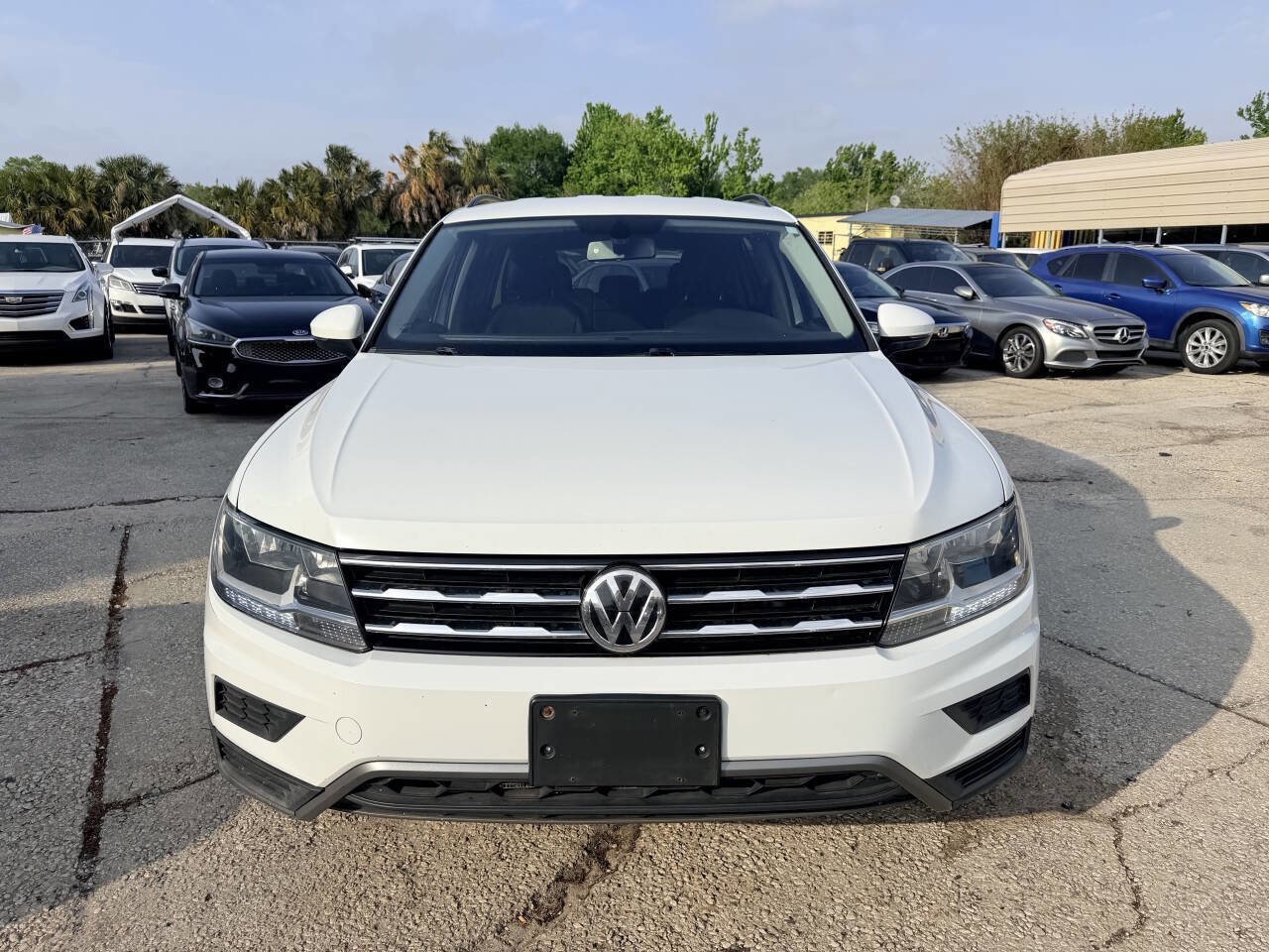 Used 2018 Volkswagen Tiguan SE FWD image 2