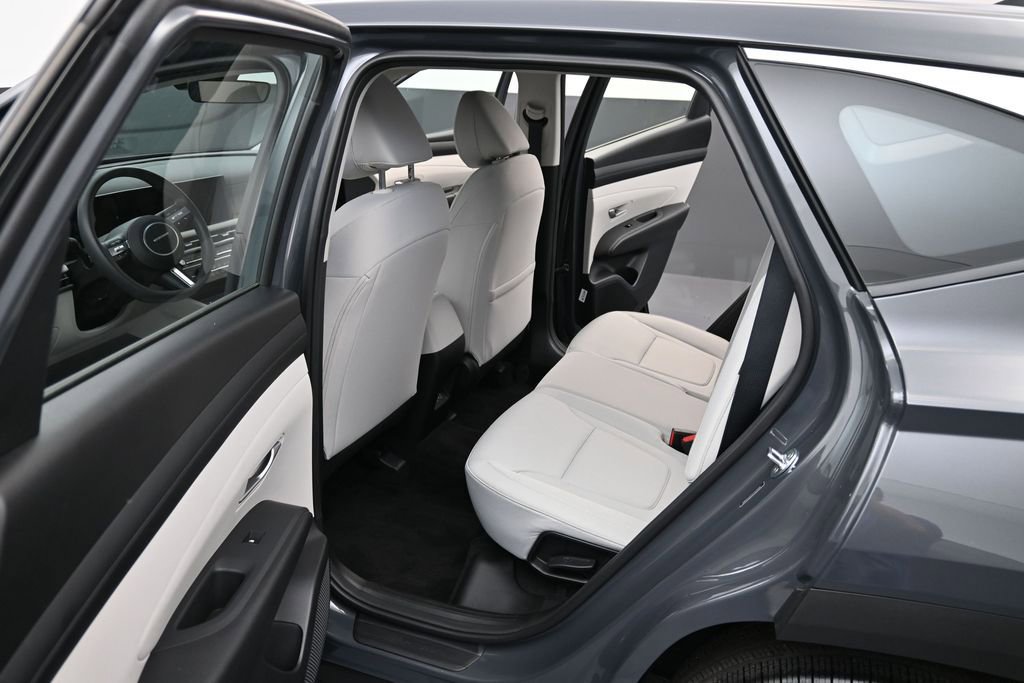 Used 2026 Hyundai Tucson SE FWD image 11