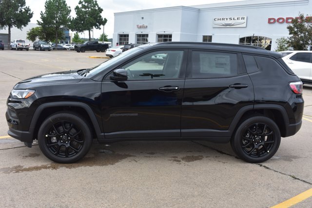 New 2026 Jeep Compass Latitude image 9