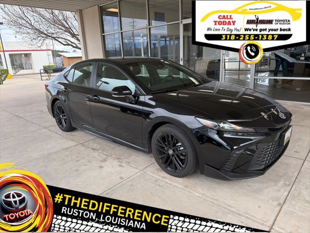 Used 2025 Toyota Camry SE image 1