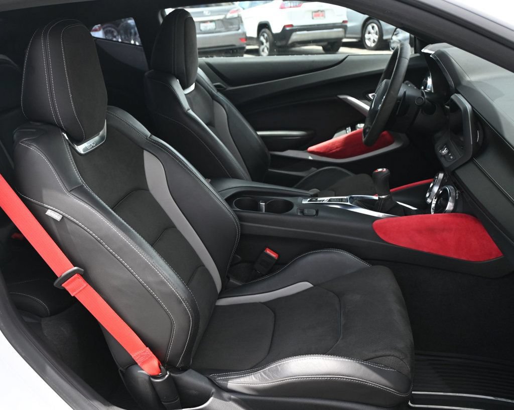 Used 2020 Chevrolet Camaro SS RWD image 18