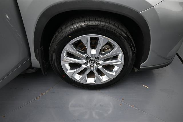 Used 2021 Toyota Highlander Limited FWD image 25