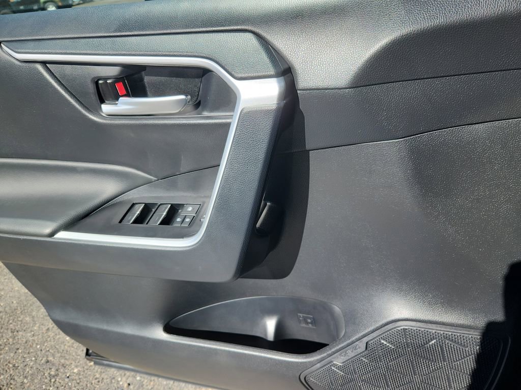 Used 2025 Toyota RAV4 XLE image 9