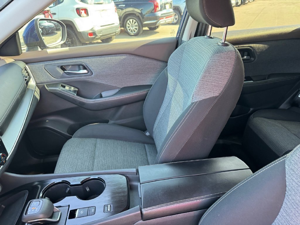 Used 2023 Nissan Rogue SV FWD image 10