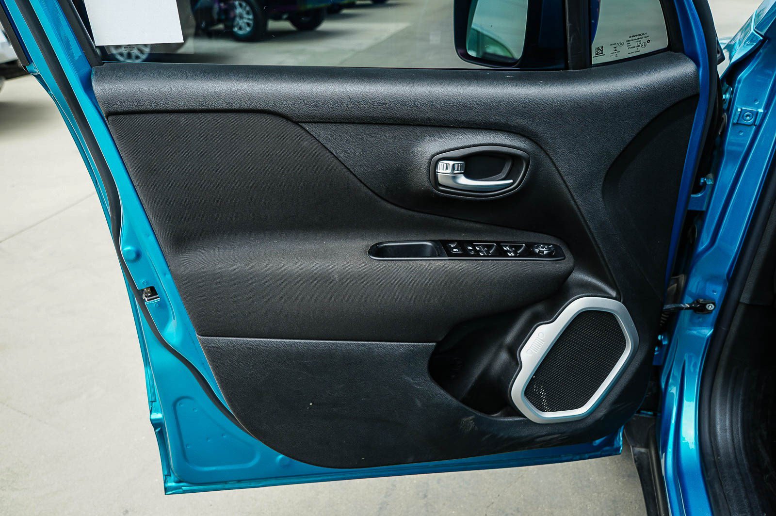 Used 2021 Jeep Renegade Latitude FWD image 21