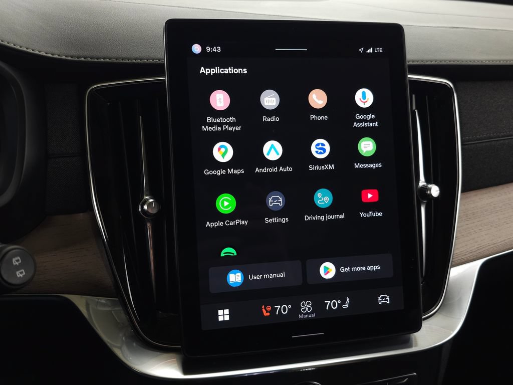 Certified 2025 Volvo XC90 B5 Plus AWD/4WD image 24