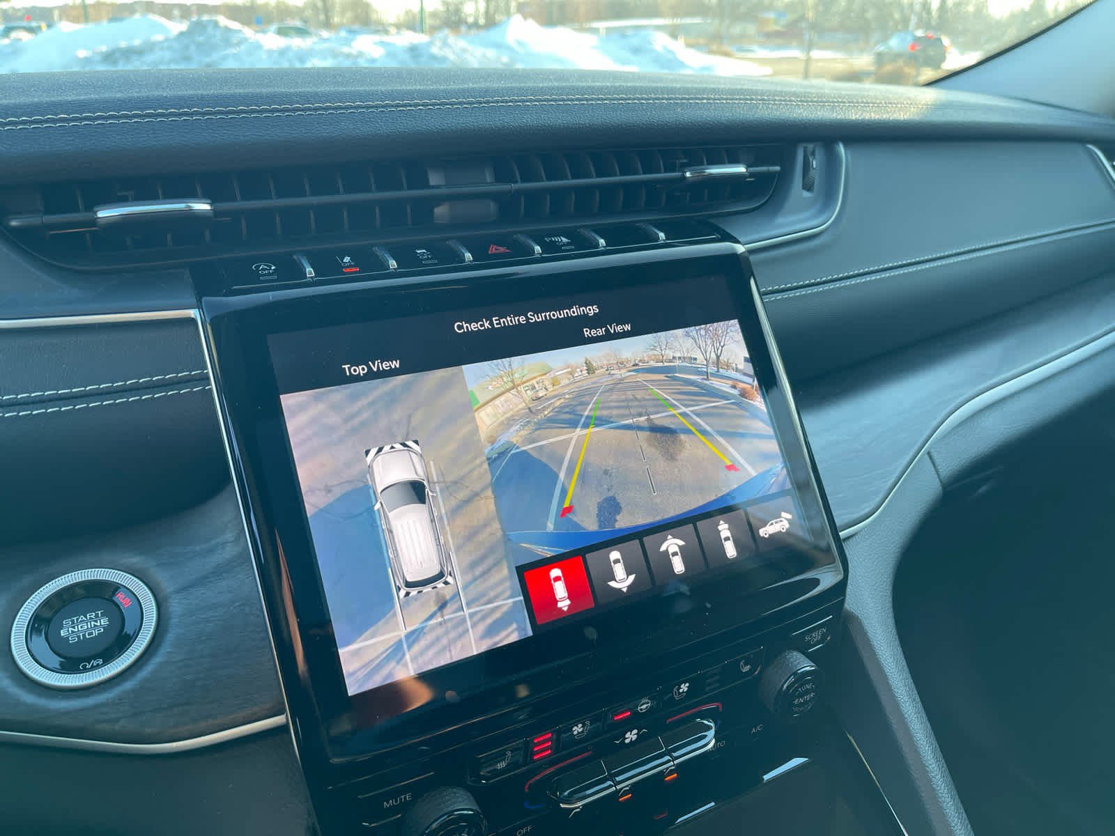 Used 2023 Jeep Grand Cherokee Limited w/ Luxury Tech Group II image 9