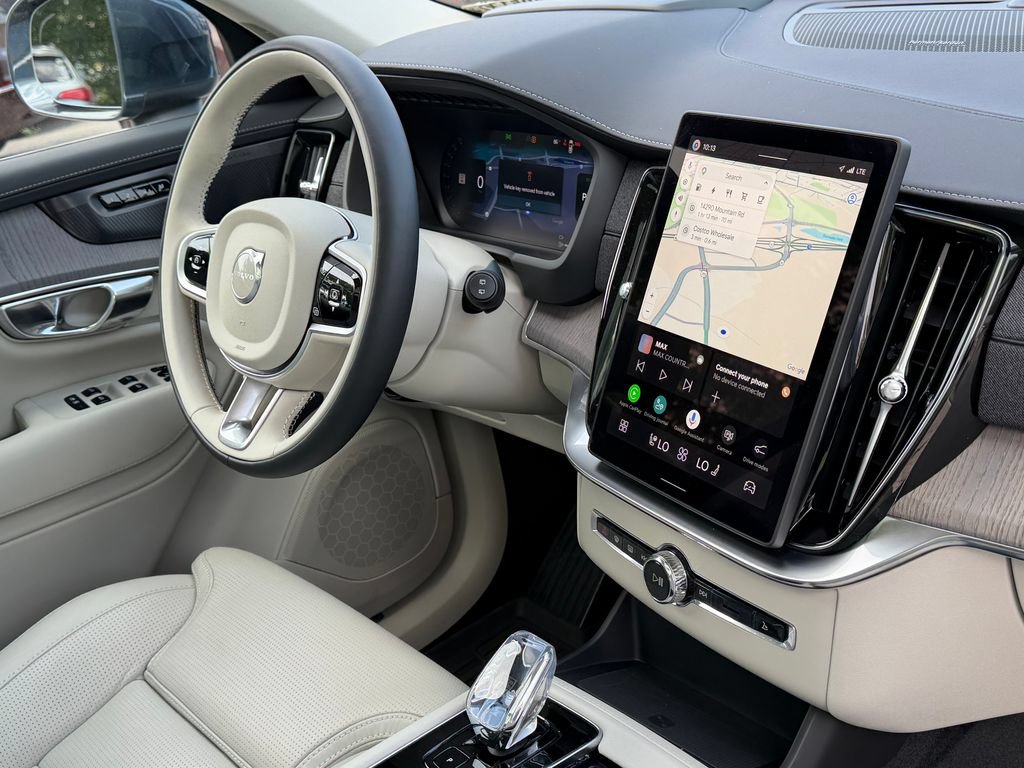 New 2026 Volvo XC90 T8 Ultra w/ Protection Package Premier AWD/4WD image 7