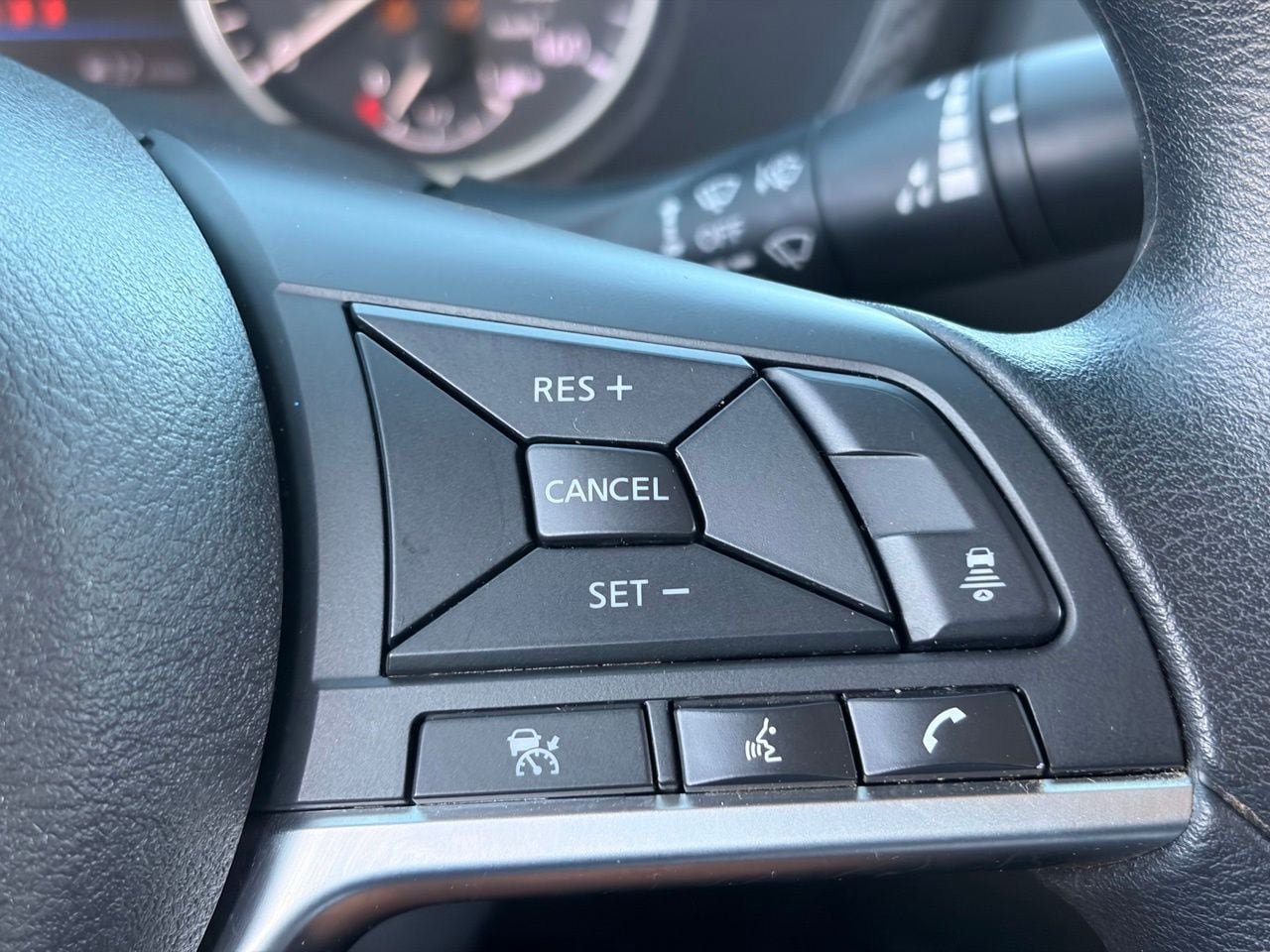 Used 2024 Nissan Sentra SV FWD image 28