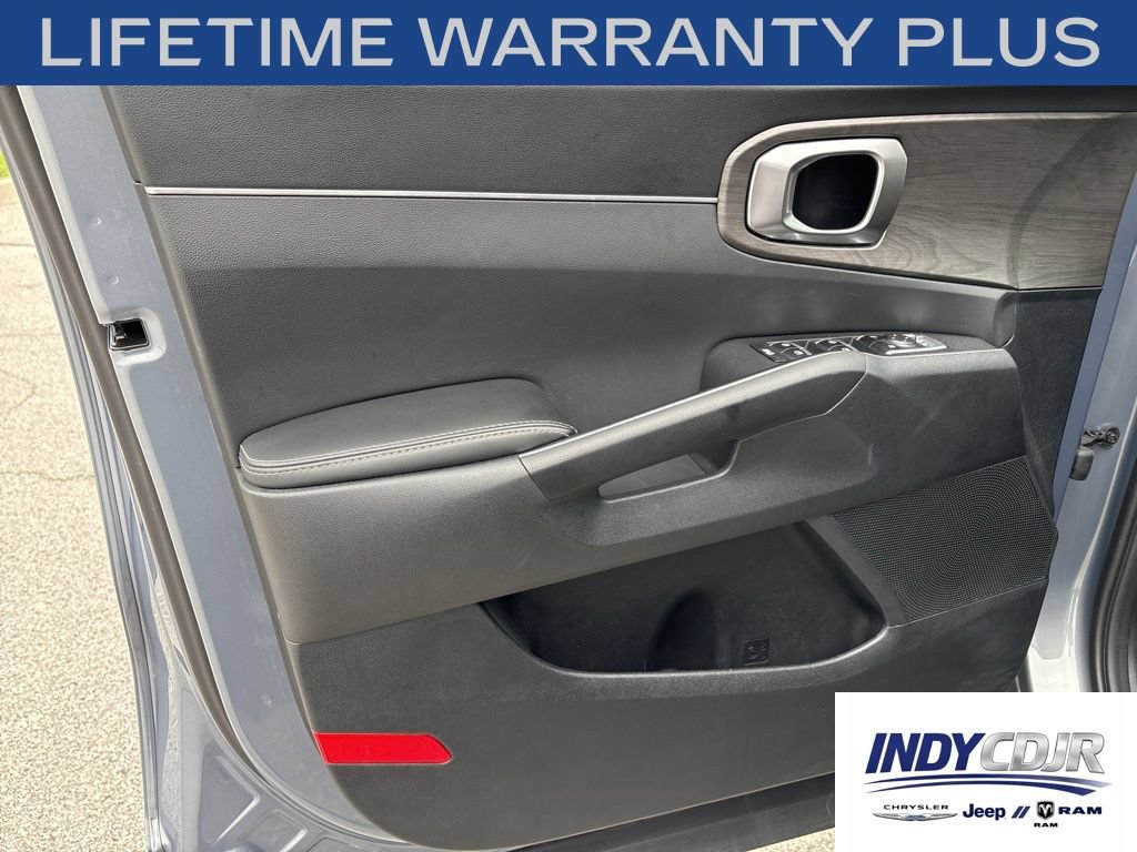 Used 2025 Kia Sorento X-Line EX AWD/4WD image 8