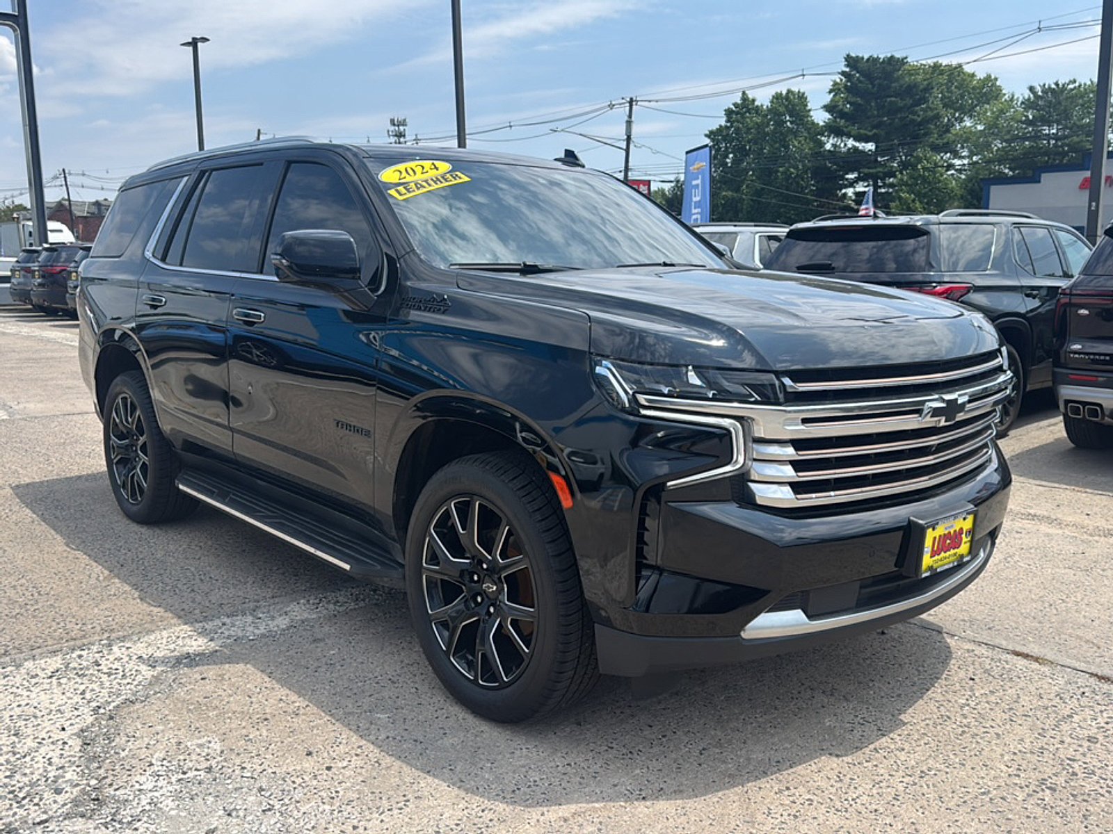 Used 2024 Chevrolet Tahoe High Country w/ Advanced Technology Package AWD/4WD image 4