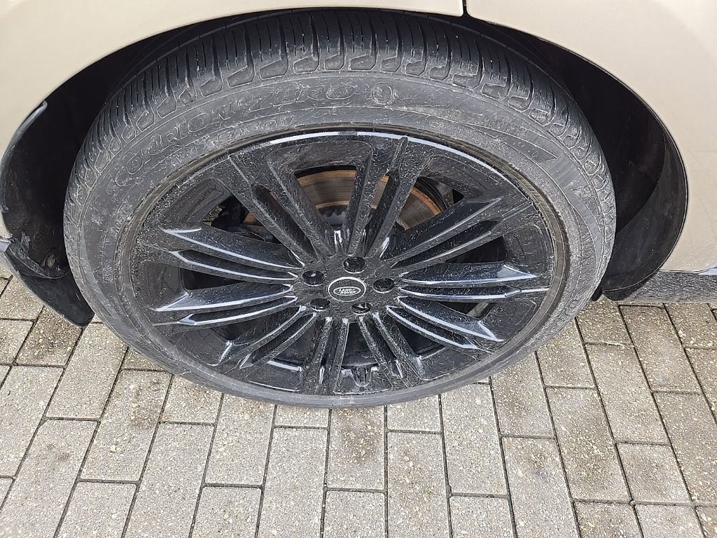 Certified 2024 Land Rover Range Rover Long Wheelbase SE image 9