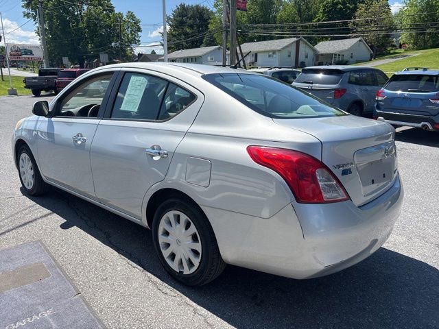 Used 2012 Nissan Versa SV FWD image 4