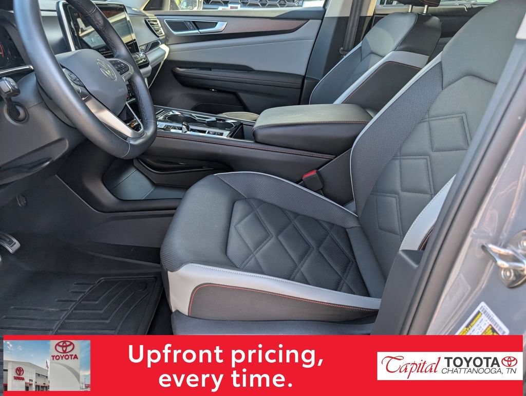 Used 2024 Volkswagen Atlas Peak Edition SE AWD/4WD image 13