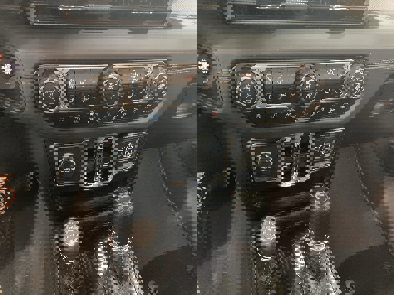 Used 2016 Nissan Juke SV image 12