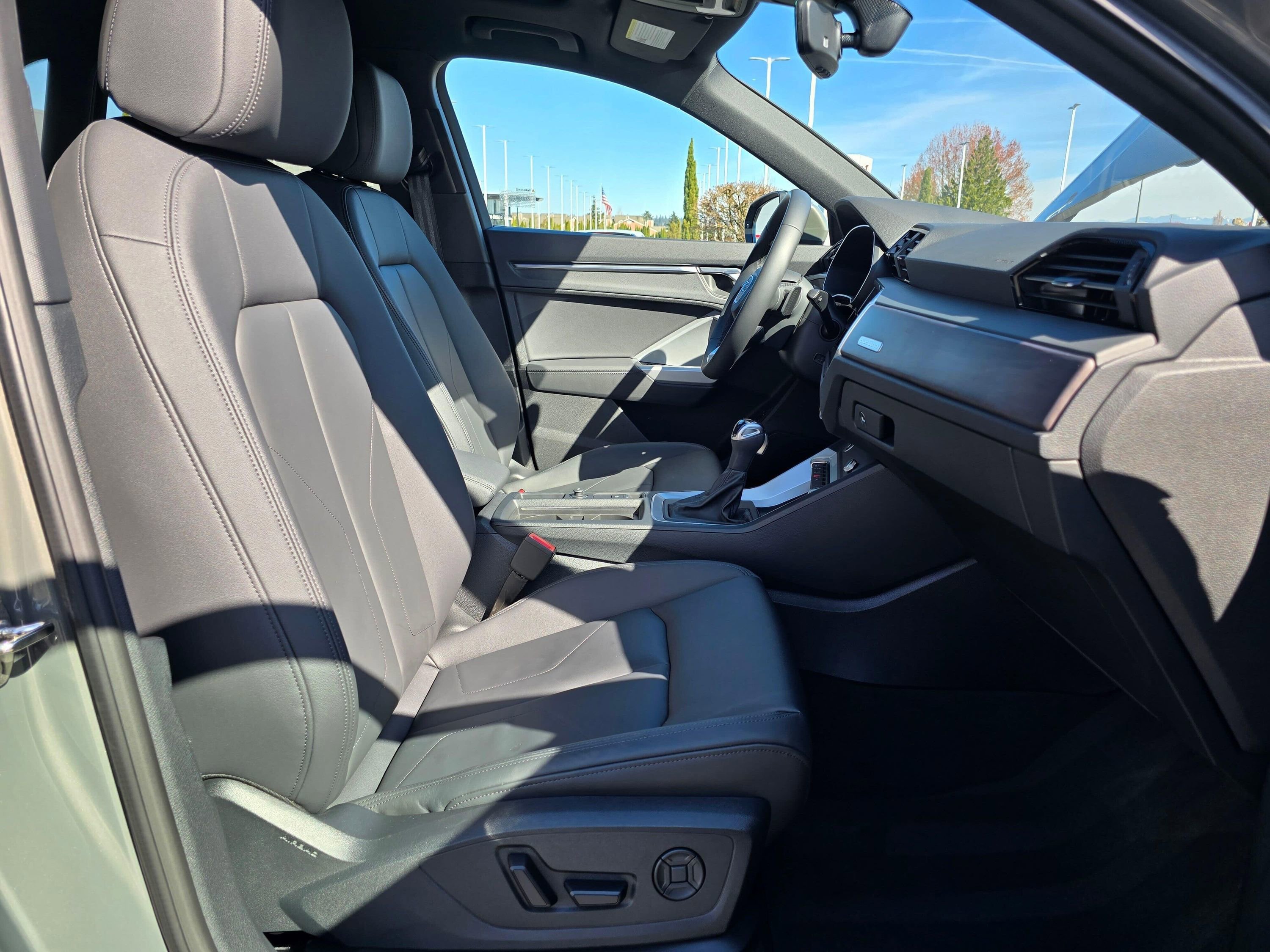 Certified 2025 Audi Q3 2.0T Premium Plus w/ Premium Plus Package image 27