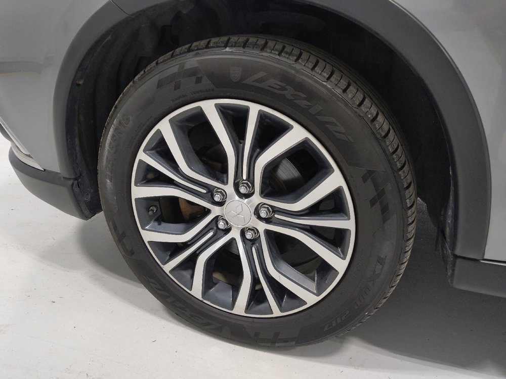 Used 2016 Mitsubishi Outlander SE image 31
