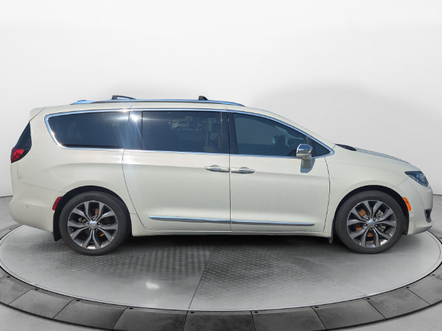 Used 2017 Chrysler Pacifica Limited FWD image 6