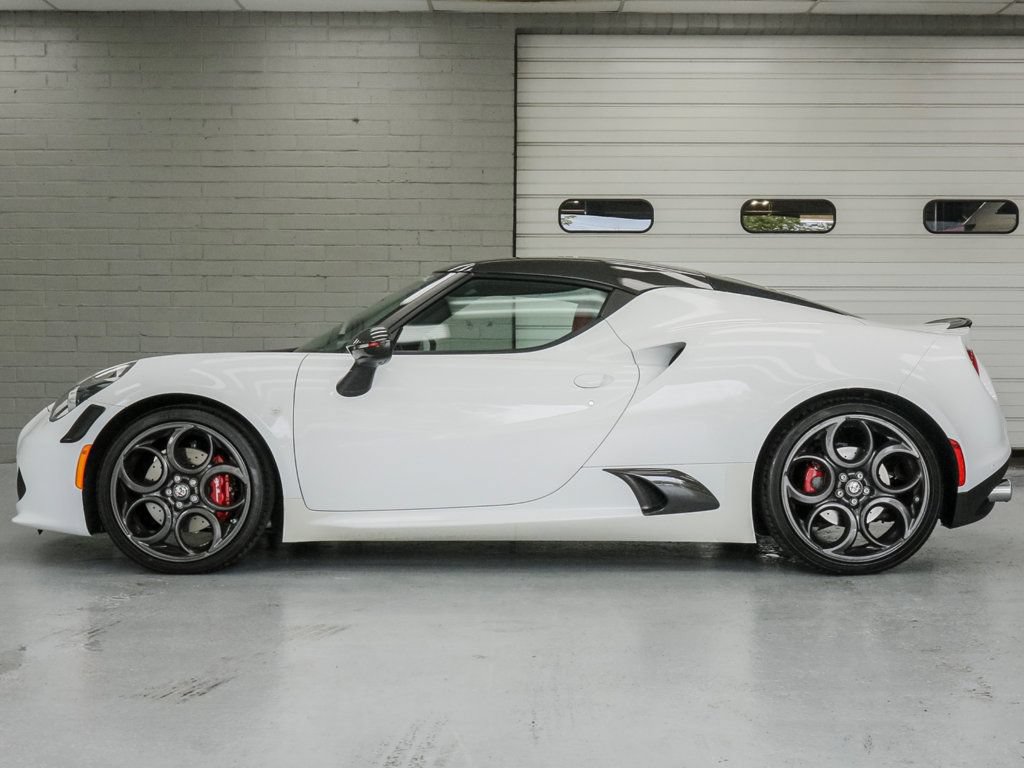 Used 2018 Alfa Romeo 4C Coupe w/ Coupe Track Package 1 RWD image 4