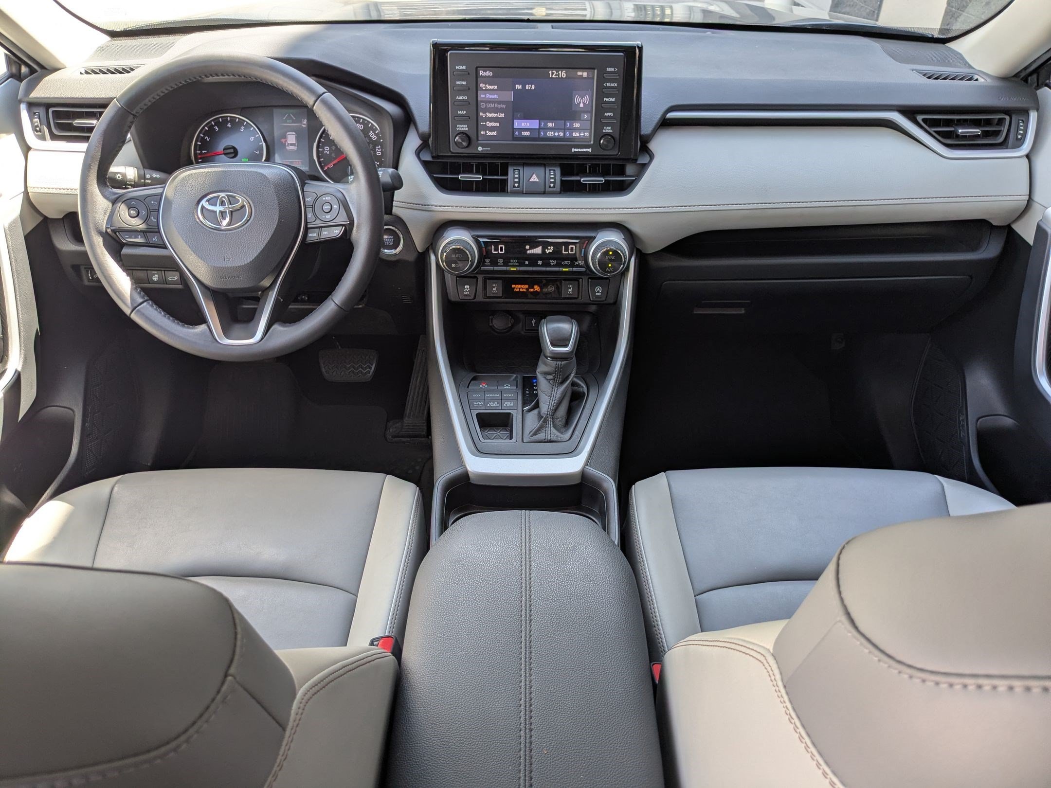 Used 2021 Toyota RAV4 XLE Premium AWD/4WD image 28