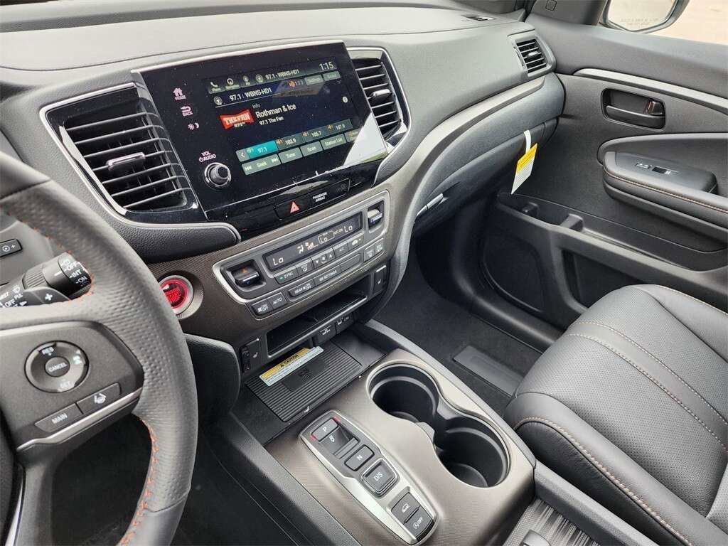 Used 2023 Honda Passport TrailSport image 27