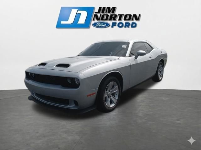 Used 2023 Dodge Challenger SXT image 4