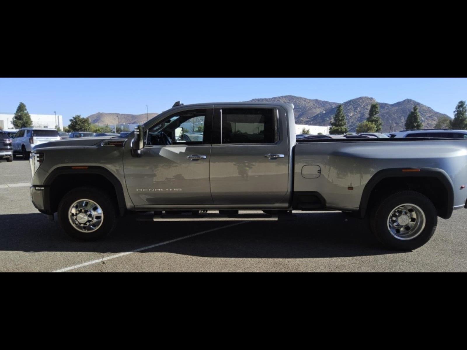 Used 2024 GMC Sierra 3500 Denali w/ Denali Reserve Package AWD/4WD image 12