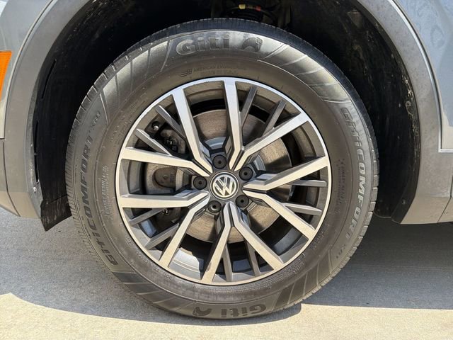 Used 2020 Volkswagen Tiguan SE w/ Panoramic Sunroof Package AWD/4WD image 12