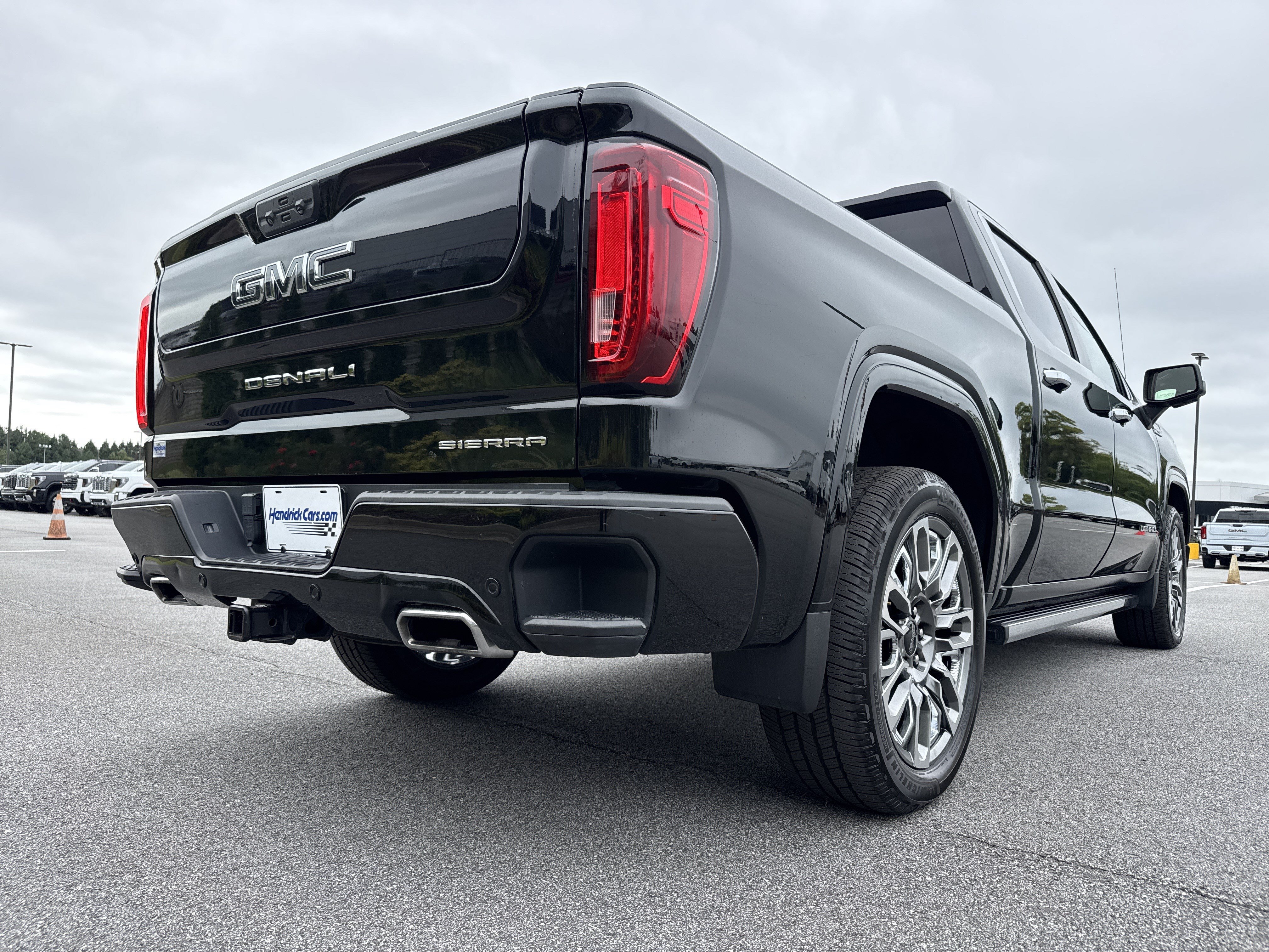 Used 2023 GMC Sierra 1500 Denali Ultimate AWD/4WD image 9