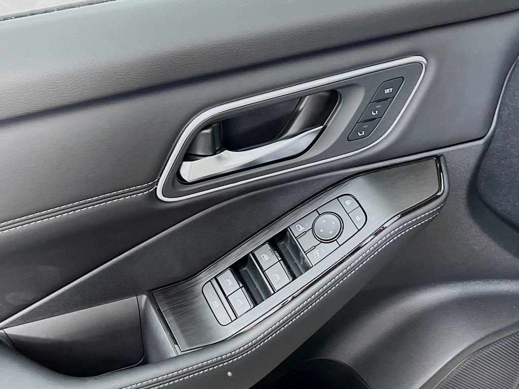 New 2026 Nissan Rogue Platinum AWD/4WD image 16