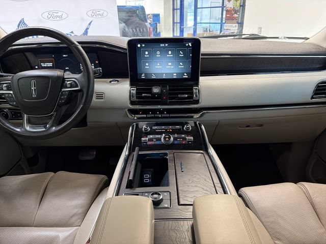 Used 2019 Lincoln Navigator Reserve AWD/4WD image 18