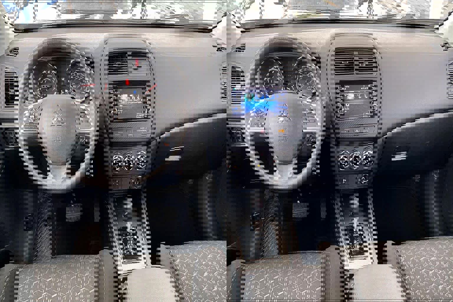 Used 2025 Mitsubishi Outlander Sport ES image 15