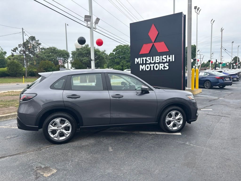 Used 2023 Honda HR-V LX image 2