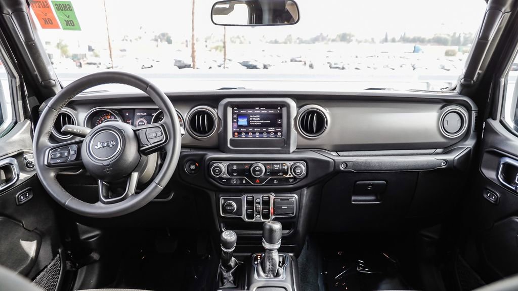 Used 2023 Jeep Gladiator Sport AWD/4WD image 14