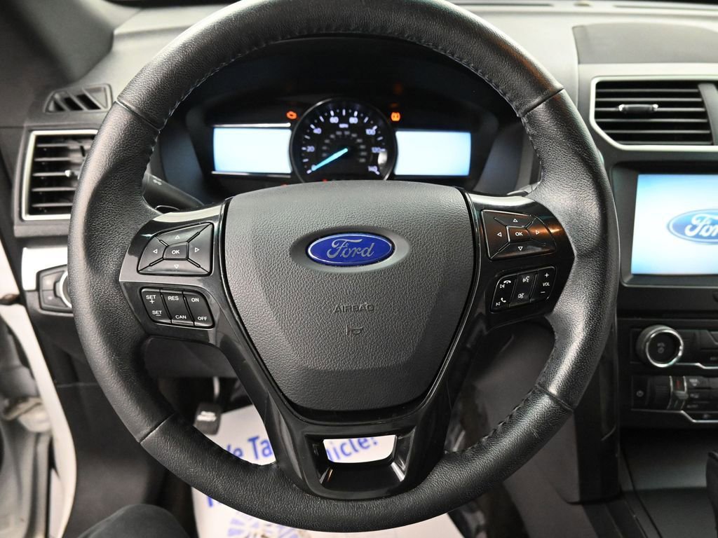 Used 2016 Ford Explorer XLT w/ Equipment Group 201A image 30