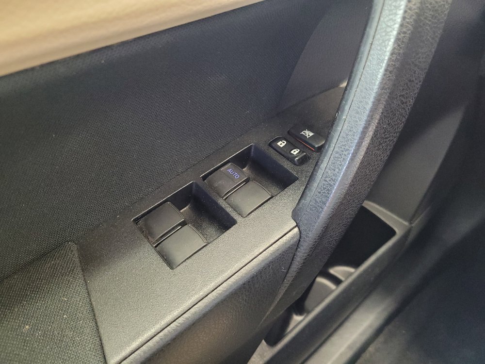 Used 2015 Toyota Corolla LE FWD image 27