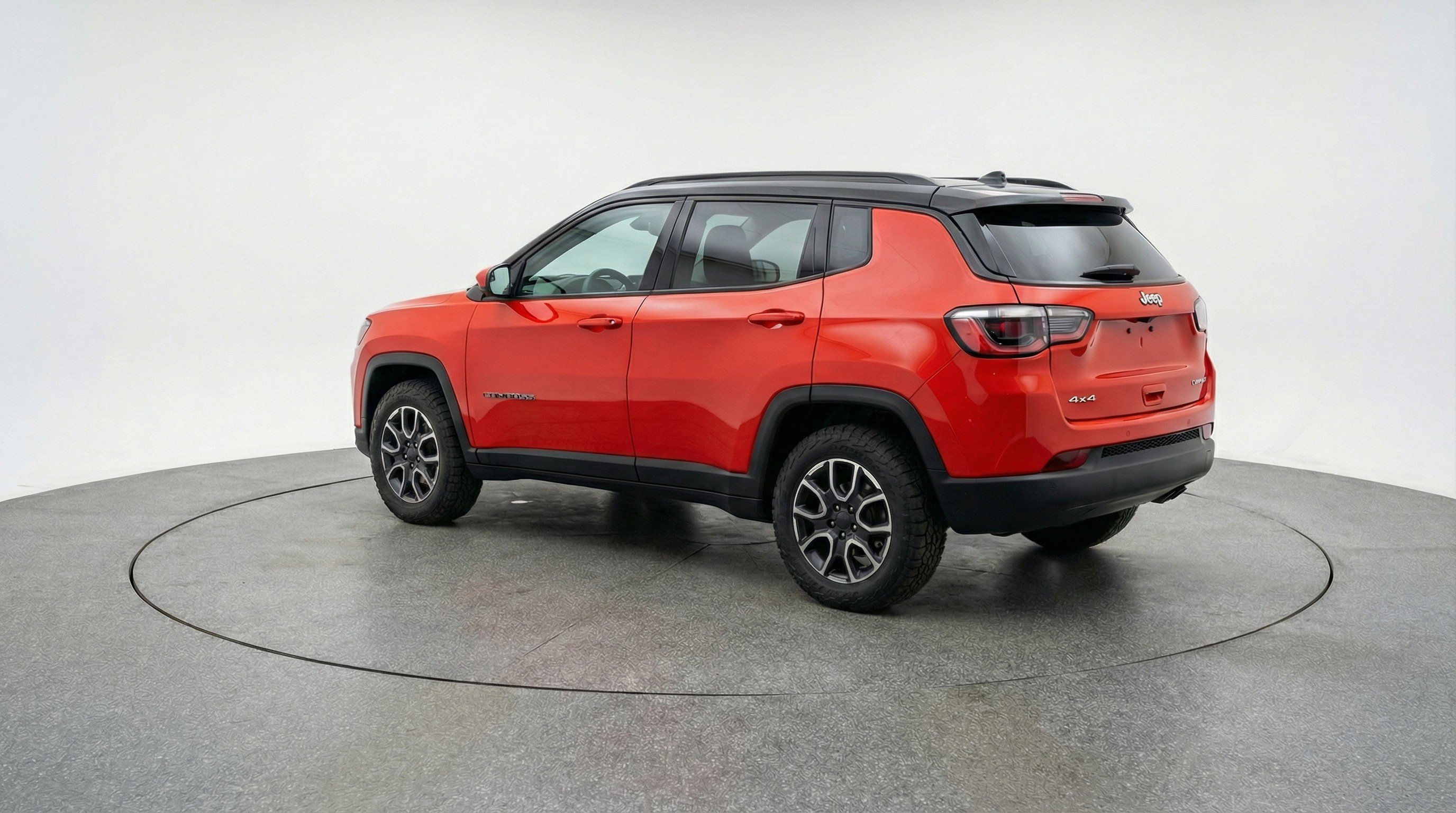 Used 2025 Jeep Compass Trailhawk AWD/4WD image 6