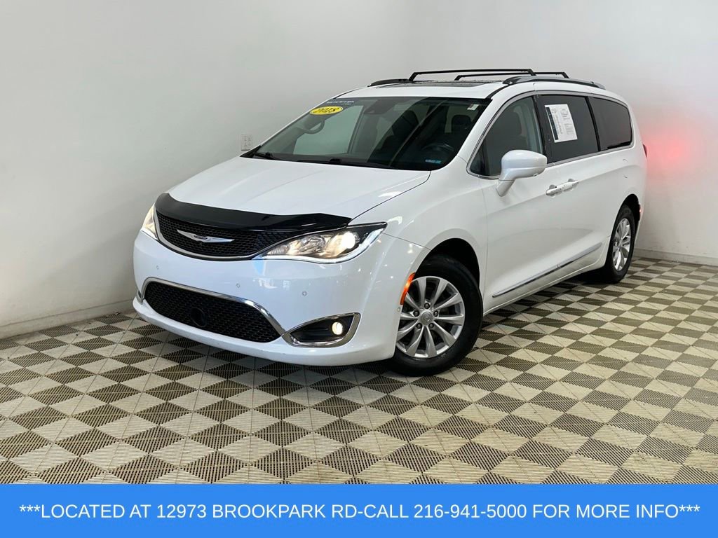 Used 2018 Chrysler Pacifica Touring-L Plus w/ Advanced Safetytec Group FWD image 1