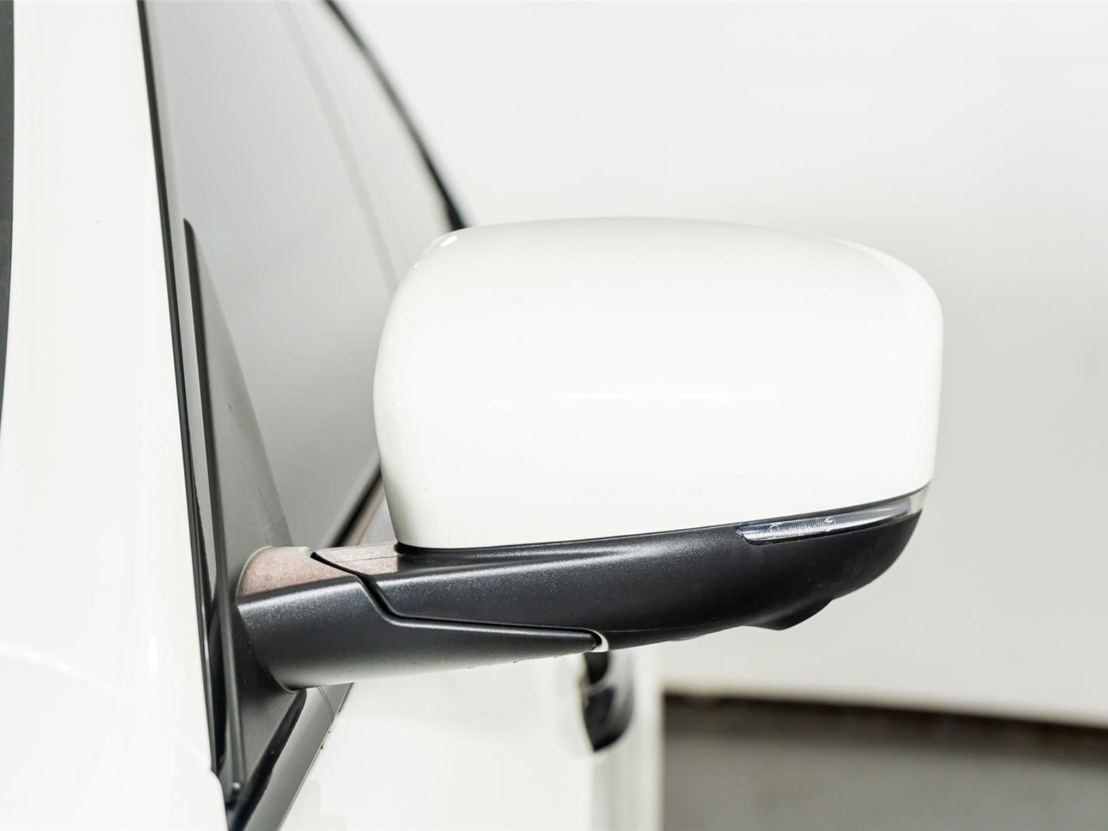 Used 2023 Maserati Levante GT image 25