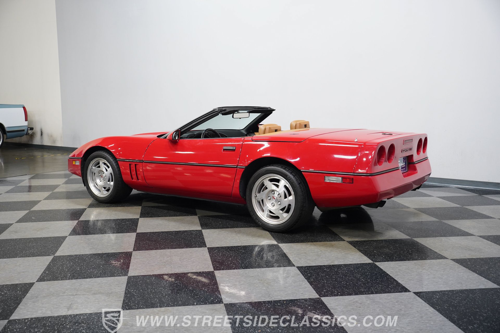 Used 1990 Chevrolet Corvette Convertible RWD image 10