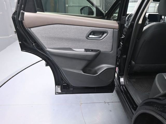 Used 2023 Nissan Rogue SV image 15