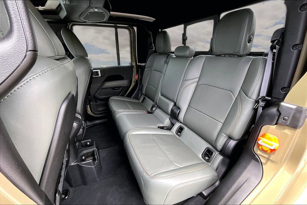 Used 2025 Jeep Gladiator Mojave AWD/4WD image 23